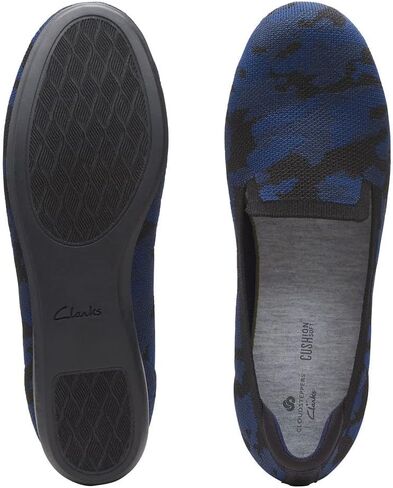 حذاء Carly Dream بدون كعب مسطح للسيدات من Clarks in Saudi Arabia