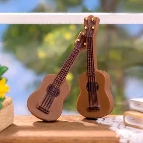 Gatuida 25pcs القيثارات المصغرة ، نماذج الجيتار الصغيرة ، آلات Dollhouse الموسيقية ، ديكورات المناظر الطبيعية الصغيرة الراتنج ، براون in Saudi Arabia