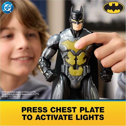 DC Comics ، Batman Night Flare 12 "Fight Up Action Figure مع 24 صوتًا وعبارات ، ألعاب Super Hero Kids للبنين والبنات الذين تتراوح أعمارهم بين 4 وما فوق ، شملت البطاريات in Saudi Arabia