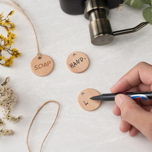 تسميات خشبية مصنوعة يدويًا لعلامات الزجاجات ، علامات هدية فارغة قابلة للكتابة متعددة الوظائف DIY علامات خشبية غير مكتملة مع خيوط الجوت لتخزين المطبخ ديكور النبيذ تنظيم زجاجات الصابون (12 حزمة) in Kuwait