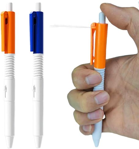 2pcs قلم مضحك الذي يبرز الأقلام الإبداعية للماء بخاخ بخشها بندقية ماء مزيفة من المزح والحيل الكتابة والرش in Kuwait