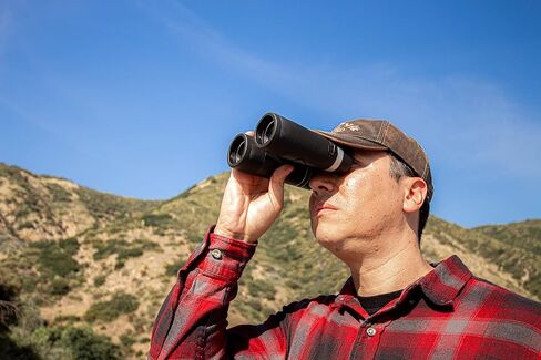 Barska Lucid View Compact Binoculars - Roof Prisms, Fully Coated Optics, Center Focus, Rubber Armor Grip – Lightweight for Hiking, Bird Watching, Travel in Saudi Arabia