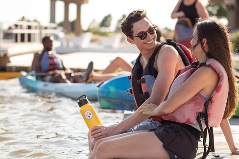 زجاجة مياه بسيطة وحديثة مرخصة رسميًا من الدوري الوطني لكرة القدم الأمريكية مع غطاء من القش معزول من الفولاذ المقاوم للصدأ هدية ترمس | مجموعة القمة | 32 أوقية in Kuwait