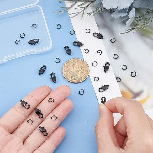 UniCraftale 12 pcs أيون الطلاء مشبك جراد البحر من الفولاذ المقاوم للصدأ مع 20pcs مفتوحة قفزة حلقة جراد البحر الأسود موصل الموصل لموصل السوار الحرفي لصنع المجوهرات صنع 1.5 ملم in Saudi Arabia