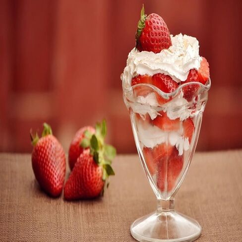 Strawberries & Cream Fragrance Oil (8 oz Bottle) for Candle Making, Soap Making, Tart Making, Room Sprays, Lotions, Car Fresheners, Slime, Bath Bombs, Warmers… in Saudi Arabia
