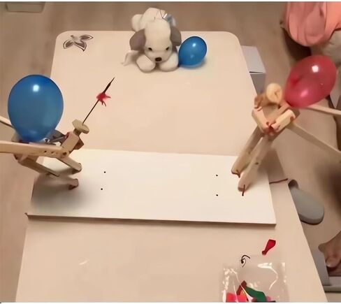 دمى المبارزة الخشبية المصنوعة يدويًا - 2024 لعبة جديدة من لعبة البالون ، لعبة Boom of Balloons ، تضرب لعبة Back A Balloon Man Battle Bots Arena Game Party Party للمجموعات (مع 50 ٪ بالون) in Kuwait