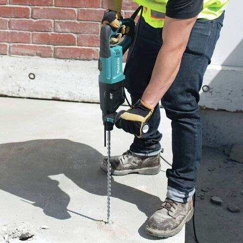 Makita HR2641-R 1 in. AVT SDS-Plus D-Handle Rotary Hammer (Renewed) in Saudi Arabia