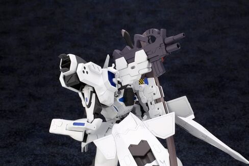 Kotobukiya Muv-Luv Alternative Total Eclipse: Shiranui Second Yuya Bridges Model Kit, Multicolor in Saudi Arabia