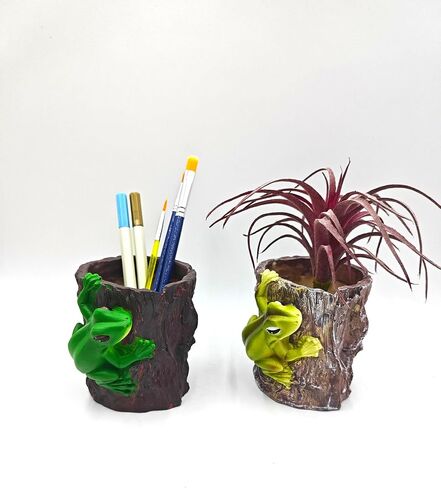 حامل قلم رصاص Frog للأطفال ، وعاء عصاري مضحك ، قلم/قلم رصاص/فرشاة منظم مكتب ، زارع لطيف للنباتات الصغيرة ، هدية المكتب للنساء الرجال (بني) in Saudi Arabia
