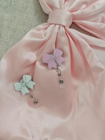2 حزمة Pink & White Bow Bowge Cenly قابلة للسحب بكرات شارة ممرضة مع التمساح حامل بطاقة هوية مقطع بطاقة شارة العامل المكتبي ملحقات بطاقة هوية لطيفة لطالب المعلم الطبيب in Kuwait