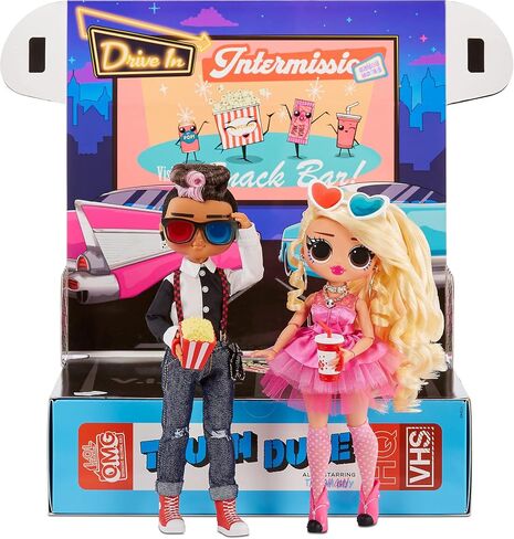 مضحك جداً. مفاجأة! OMG Movie Magic Fashion Dolls 2 -Pack Tough Tough و Pink Chick مع 25 مفاجأة بما في ذلك 4 مظهر من الأزياء ، ونظارات ثلاثية الأبعاد ، وملحقات ، ومسلسلات قابلة لإعادة الاستخدام - هدية رائعة للأعمار 4+ in Saudi Arabia