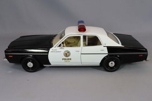 Greenlight 1977 Plymouth Fury Black and White Metropolitan Police The Terminator (1984) Movie Hollywood Series 1/24 Diecast Model Car in Saudi Arabia