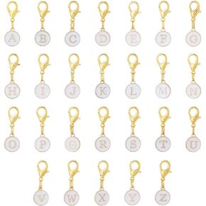 Superfindings 52pcs 26 أنماط مقطع على سحر 26 خطاب السوستة يسحب أحرف الأحرف الأوليات من A إلى Z سحر الأبجدية مع جراد البحر المشبك الأسود/الأبيض لزخارف محفظة مفاتيح حجارة الظهر in Kuwait