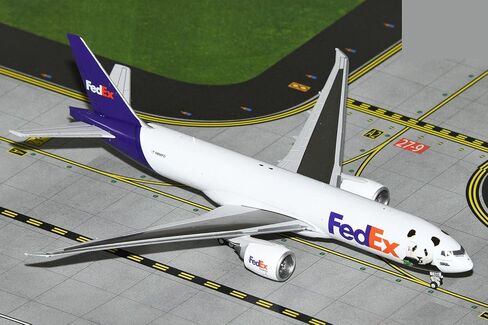 Geminijets Boeing 777f Aircraft Federal Express (FedEx) - Panda Express (N886FD) أبيض مع طائرة الأرجواني 1/400 Diecast Model in Saudi Arabia