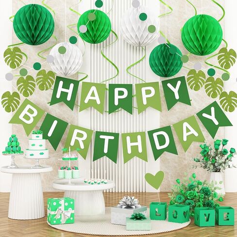 زخارف عيد ميلاد كرة القدم ، لافتة عيد ميلاد سعيد مع كرات العسل ، إكليل دائرة ما قبل الشوط in Saudi Arabia