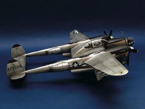 Trumpeter 1/32 P38L-5-LO Lightning Fighter in Saudi Arabia