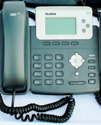 هاتف IeAlink SIP-T22P Professional IP مع 3 أسطر وصوت عالي الدقة (متجدد) in Saudi Arabia