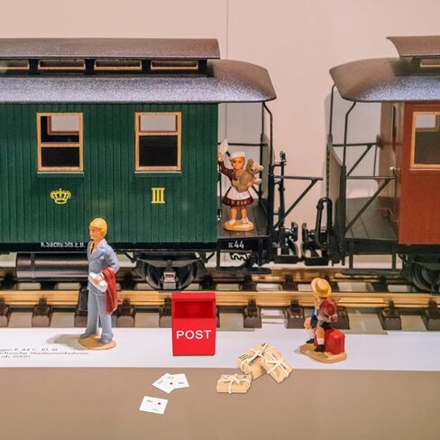 فوساريا 1Set صندوق البريد التمثال لمقياس Dollhouse Scale Wooden Mailbox Model مع زخارف بطاقة بريدية Miniature Main in Saudi Arabia