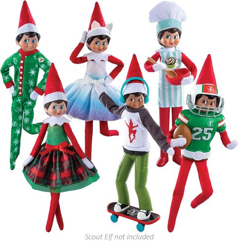 The Elf on the Shelf Claus Couture 2024 كاملة 6 مجموعة: PJS ، 2 فساتين ، طاهي ، لوح التزلج ، كرة القدم in Saudi Arabia