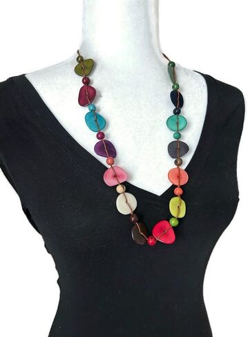 قلادة واقراط تاغوا متعددة الالوان، قلادة شريحة جوز تاغوا، قلادة عاجية نباتية. مجوهرات تاغوا مصنوعة يدويا in Kuwait