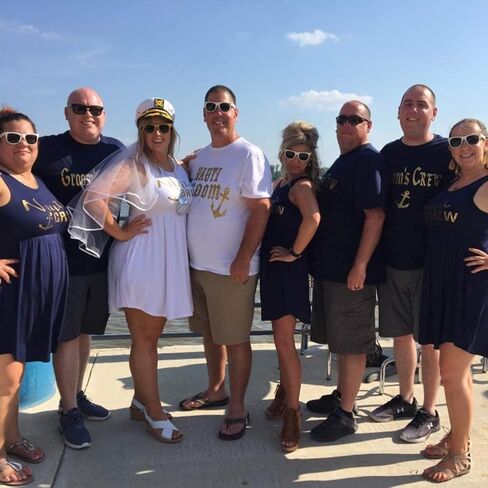 نظارات شمسية نيون مجموعة من 10 نظارات شمسية للأطفال للكبار من مستلزمات الحفلات الكلاسيكية الكلاسيكية للجنسين من مجموعة من 10 in Kuwait