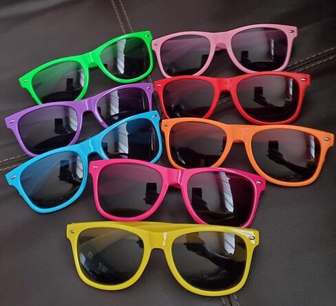 نظارات شمسية نيون مجموعة من 10 نظارات شمسية للأطفال للكبار من مستلزمات الحفلات الكلاسيكية الكلاسيكية للجنسين من مجموعة من 10 in Kuwait
