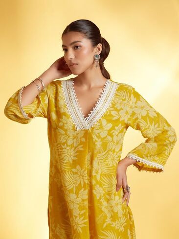 مجموعة سراويل كورتا للنساء من ذا لوم 3/4 كم ورقبة على شكل حرف V ملابس عرقية هندية مطبوعة كورتي عرقية هندية للفتيات باللون الأصفر in Kuwait