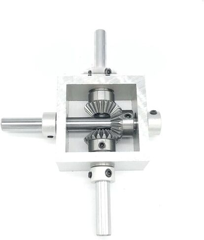 Miter Transmission 1pcs angle steer bevel bevel bevel one in اثنين من علبة التروس 90 درجة مضيئة مربع التروس 1: 1 ناقل الحركة إلى الأمام بعكس التناوب العكسي الأجنحة الميكانيكية (اللون: النوع 1 ، الحجم: in Saudi Arabia