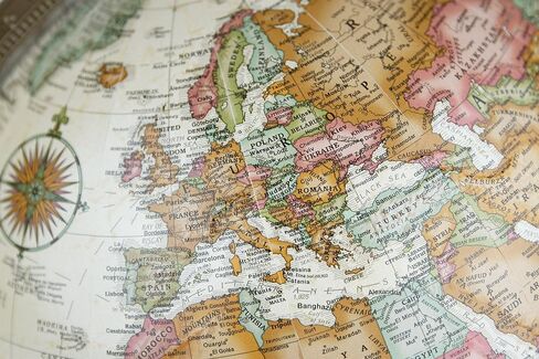 Replogle Globes Franklin World Globe، محيط عتيق، قطر 30.48 سم، أكثر من 4000 اسم مكان in Kuwait