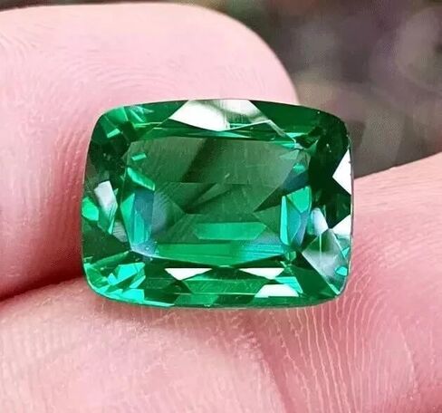 Flawless 10 Ct Natural Green Emerald Cushion Cut Loose Gemstone Collectible Gems Stone for Fine Jewelry, Luxury Designs, and Collectors in Saudi Arabia
