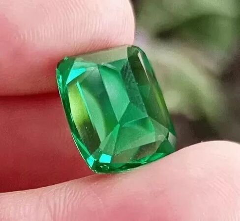 Flawless 10 Ct Natural Green Emerald Cushion Cut Loose Gemstone Collectible Gems Stone for Fine Jewelry, Luxury Designs, and Collectors in Saudi Arabia