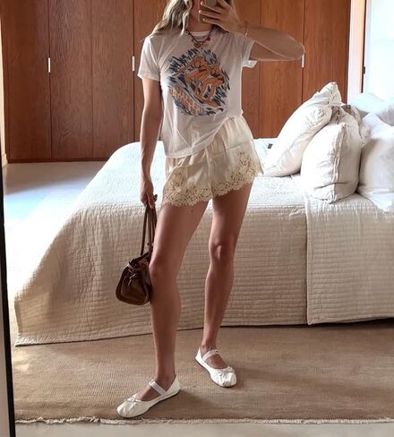 Women Satin Silk Lace Trim Shorts Lace Floral Patchwork Silky Slip Shorts Comfy Pajamas Bottoms Satin Pettipants in Saudi Arabia