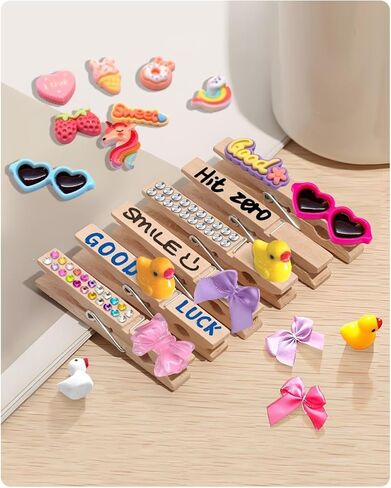 دبابيس البهجة لحقائب الظهر ، 80 مجموعة ملابس ملونة من الملابس الخشبية مقاطع الكرة الطائرة مقاطع الطائرة المشجعين هدايا كبيرة للفريق مع راتنج الاشياء 40 Mini Ducks 40 Bows 300 Beads Rich Excesssories in Kuwait