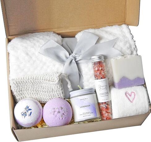 Natural Amor - مجموعة هدايا سبا خضراء للنساء - هدية حمام غابة النعناع لها - 5 قطع هدية للاستحمام والجسم بما في ذلك قالب الصابون والشمعة وقنابل الحمام in Kuwait