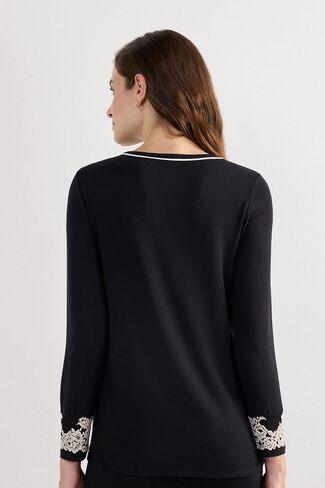 Woman's Pretty Flowers Modal Top in Saudi Arabia