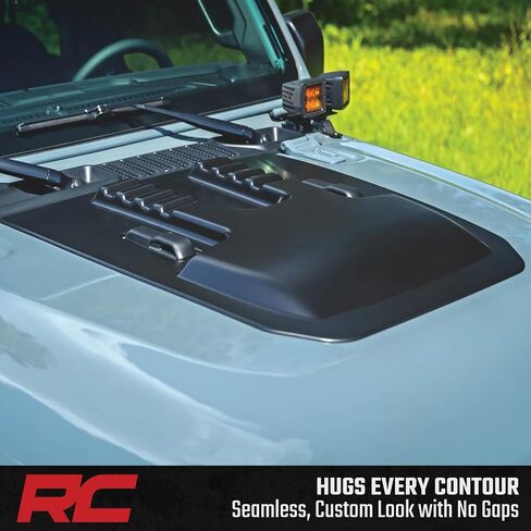 مغرفة محرك السيارة Rough Country لـ Jeep Wrangler JL & Gladiator JT (2018-2025)-أسود غير لامع ، طلاء إلى رمز ، نمط عدواني ، ملاءمة الدقة ، تثبيت بدون حفر in Kuwait