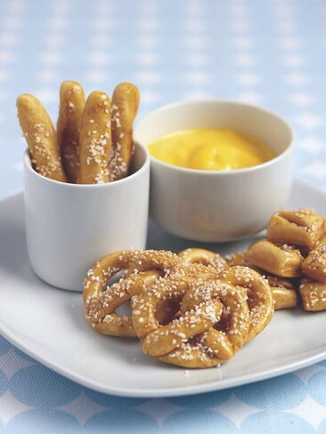 Easy Bake Ultimate Oven - Party Pretzel Dippers Mix in Kuwait