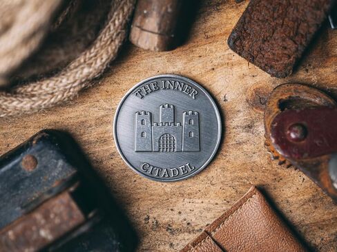 عملة القلعة الداخلية، عملة رواقية للتأملات الرواقية اليومية، عملة الشجاعة عملة القلق التذكارية موري النحاسية، ميدالية الفلاسفة الرواقيين أمور فاتي in Kuwait