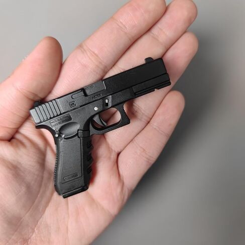 Keychain,Metal Pistol Shape Keychain G17 Fidget Toy 1:3 Scale Mini Pistol Key Chains Coolest Keychains for Men Husband Woman(Black) in Saudi Arabia