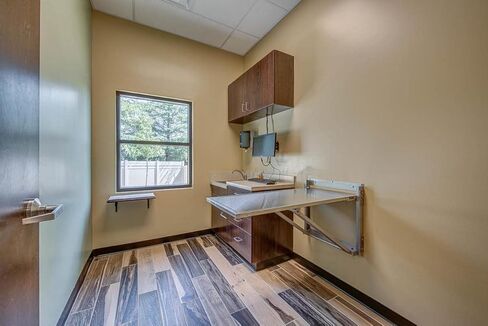 شركة سوبربان الجراحية الكلاسيكية القابلة للطي الطولية المثبتة على الحائط in Kuwait