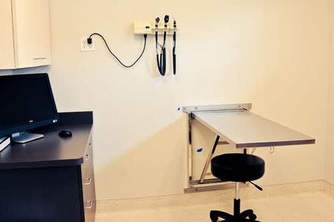 شركة سوبربان الجراحية الكلاسيكية القابلة للطي الطولية المثبتة على الحائط in Kuwait