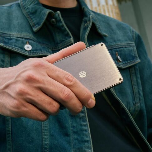 محفظة بطاقة للرجال - محفظة جميلة ، محفظة حظر RFID نحيفة ، حامل بطاقة معدنية مع فتحات جلدية ومقطع نقدي (غروب الشمس من التيتانيوم) in Saudi Arabia