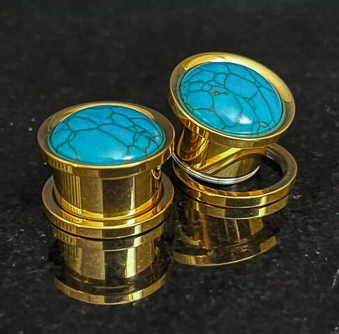 زوج من الحجر الفيروزي الجميل قبة الفولاذ الذهبي الأنفاق الملائمة - المقياس - المقابس - مجوهرات الجسم in Saudi Arabia