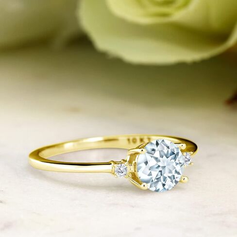 Gem Stone King 10K Yellow Gold Sky Blue Aquamarine and White Lab Grown Diamond 3-Stone Engagement Ring For Women (0.78 Cttw, Round 6MM, Gemstone March Birthstone, Available in Size 5,6,7,8,9) in Saudi Arabia