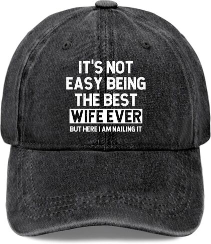 ليس من السهل أن تكون أفضل زوجة على الإطلاق قبعة على الأزياء رجالي مغمور بالأسى in Saudi Arabia