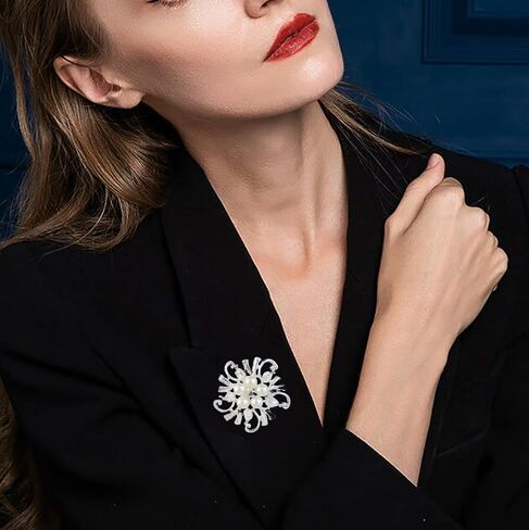 Fashion Pearl Floral Brooch Pin for Women Girls Wedding Party Banquet Bridal Jewelry in Kuwait