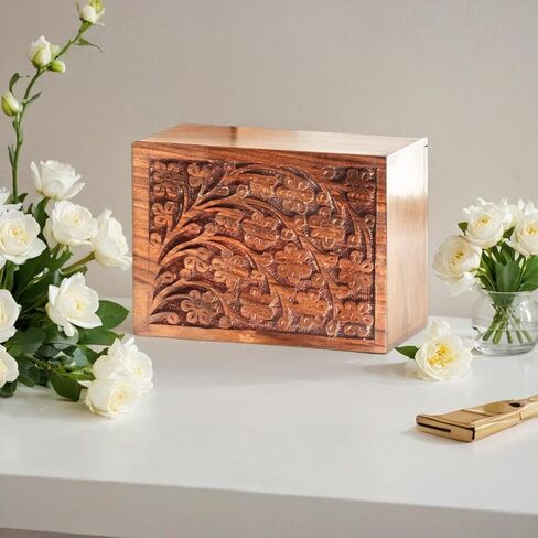 جرة الخشب للرماد البشري | الحدود المنقوشات الخشبية خشبية الحدود الحجم 200 بوصة مكعبة | الجرار التذكارية المصنوعة يدويًا للبالغين | حقيبة المخملية شملت in Kuwait