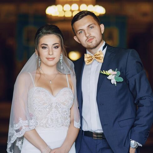 البوتي للرجال ، ربطة عنق الترتر الذهبية للرجال مسبقًا قابلاً للتعديل ، اللامعة اللامعة البوتيس الصلبة ألوان العنق. in Saudi Arabia