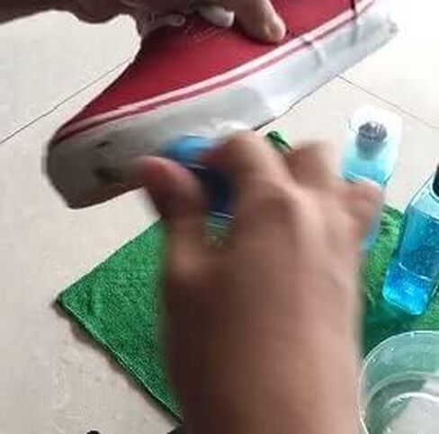 (Big 10 Oz Bottle) Tight Scrub Sneaker Cleaner Pro Edition for All Sneakers and Shoes in Saudi Arabia