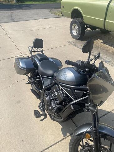 رف أمتعة Sissy Bar لهوندا 500، مسند ظهر للراكب الخلفي قابل للفصل مع حامل رف قابل للإزالة متوافق مع Rebel 300 Rebel 500 CMX 300 CMX 500 2017-2024 in Kuwait